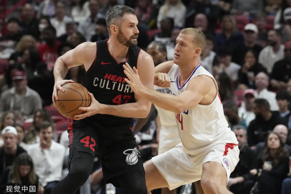 前锋正面对 前锋正面对