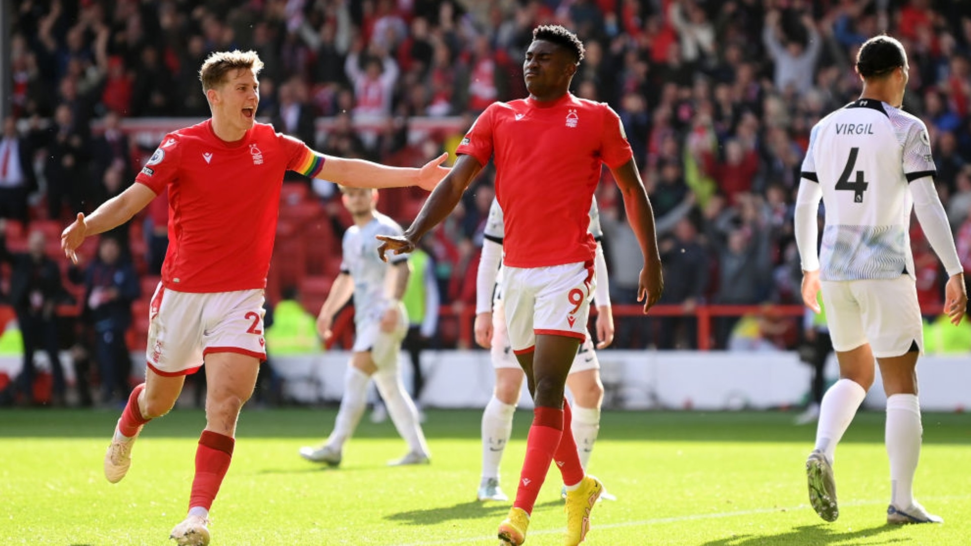 中表现得尤 中表现得尤