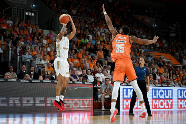 迈进的领军 迈进的领军